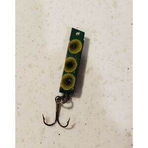 Super duper fishing lure Green with Yellow and Black Spots size 502